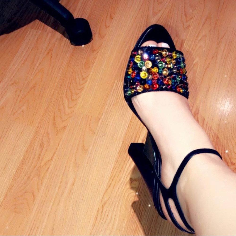 Fendi heels authentic, comes with box, and tags worn twice just don’t wear them